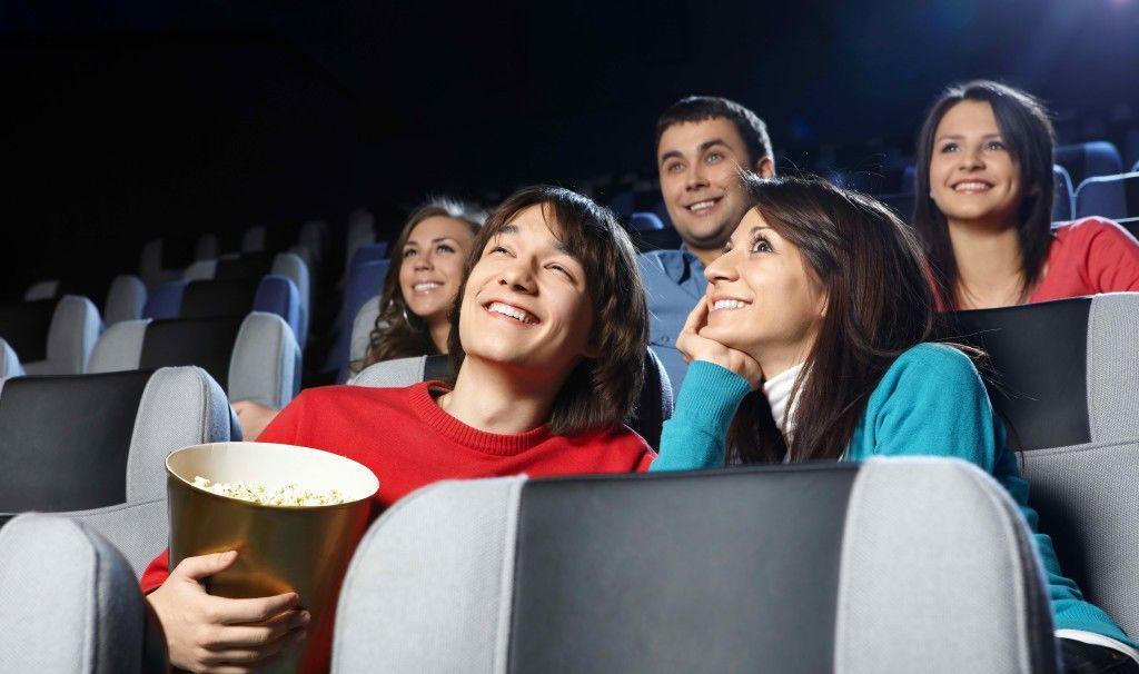 Kenapa Film Komedi Jauh Lebih Lucu Jika Ditonton Bareng-bareng? Ini Jawaban Ilmiahnya!
