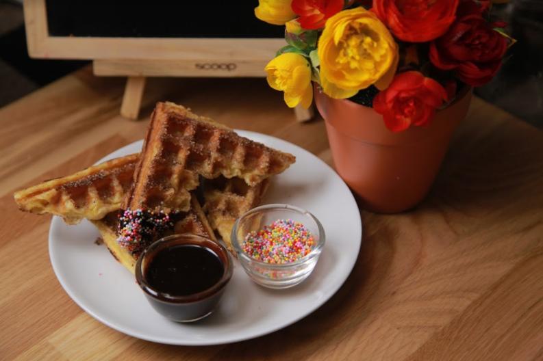 Dessert Cantik, Churros Waffle Ini Cocok Buat Nemenin Kamu Sama Kerabat!