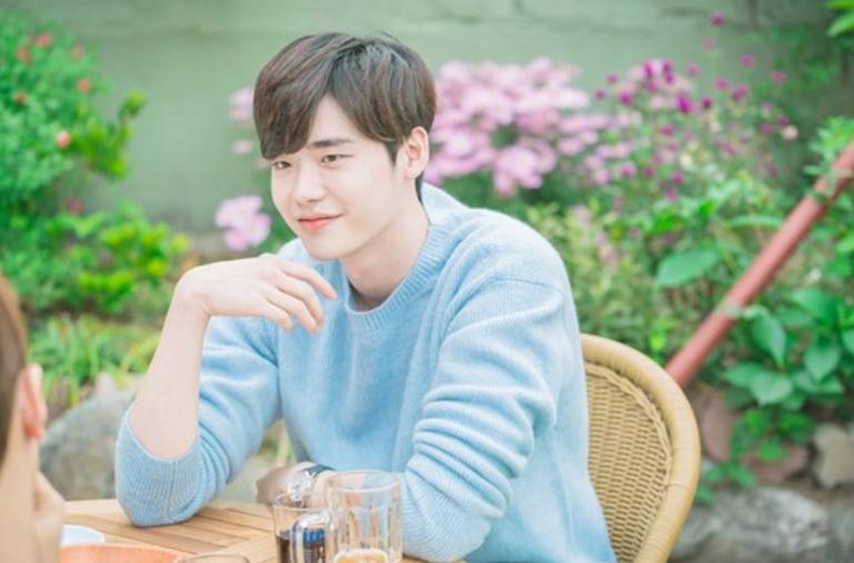 Pesona 8 Aktor Tampan Korea Dengan Blue Sweater, Bikin Meleleh Nih!