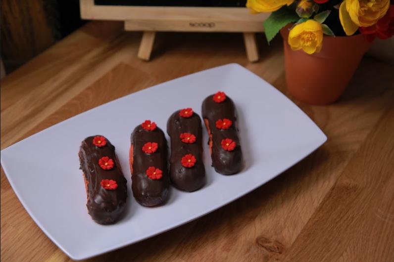 Gaul! Sekarang Kamu Juga Bisa Bikin Red Velvet Eclair Ala Cafe, Nih!
