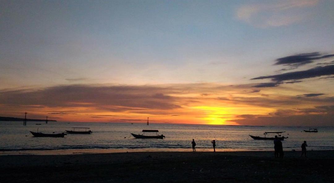 5 Tips Memotret Sunset Layaknya Fotografer Profesional