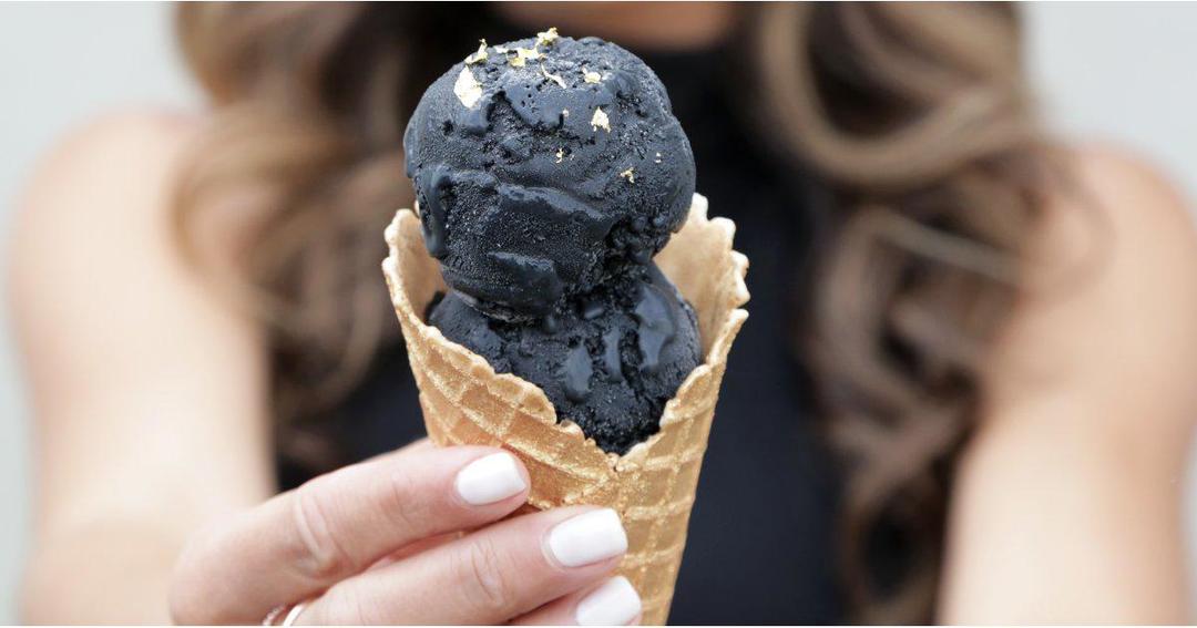 7 Makanan Unik yang Berwarna Hitam, Lagi Hits Nih!