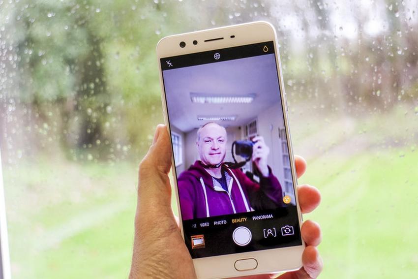 6 Smartphone Terbaik Buat Selfie yang Siap Rilis Awal 2017