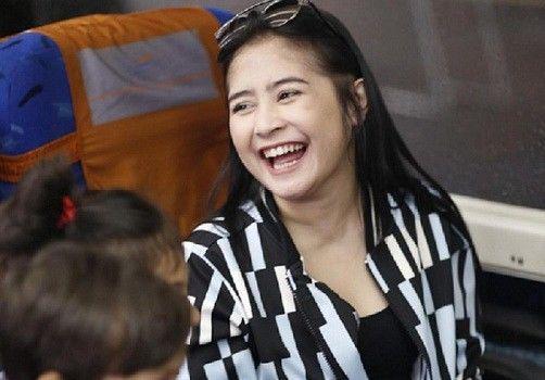 Inilah Cuitan Ernest Prakarsa yang Bikin Fans Prilly Latuconsina Geram