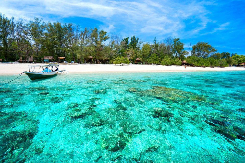 7 Bukti Sahih Indonesia adalah Surganya Pantai Biru