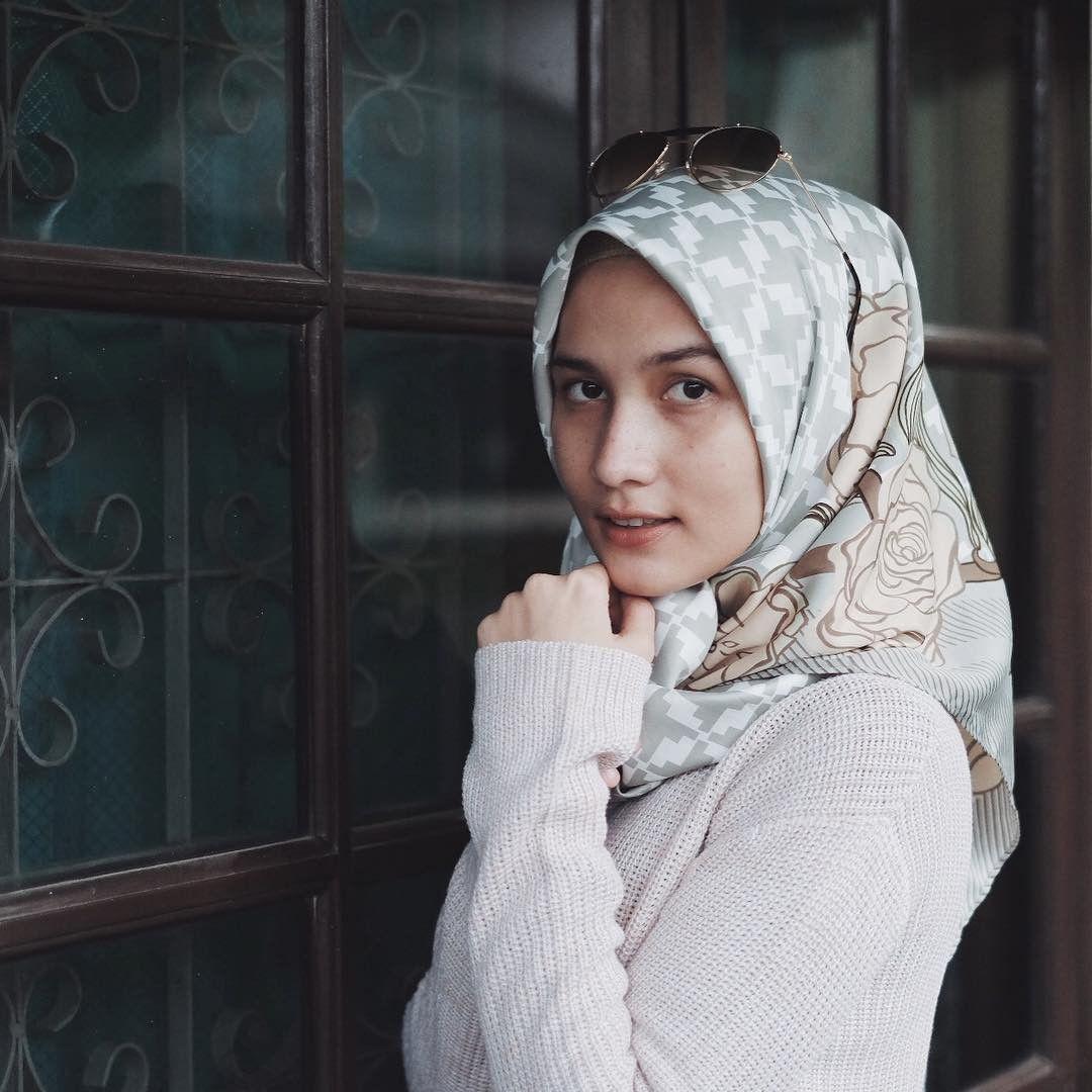 10 Foto Dwi Handayani, Inspirasi Hijab Style Bohemian yang Kece