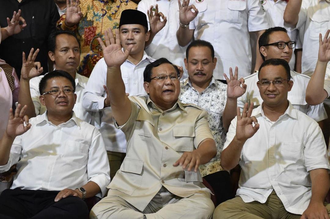 Beri Sambutan Kemenangan, Prabowo Sindir Pembagi Sembako