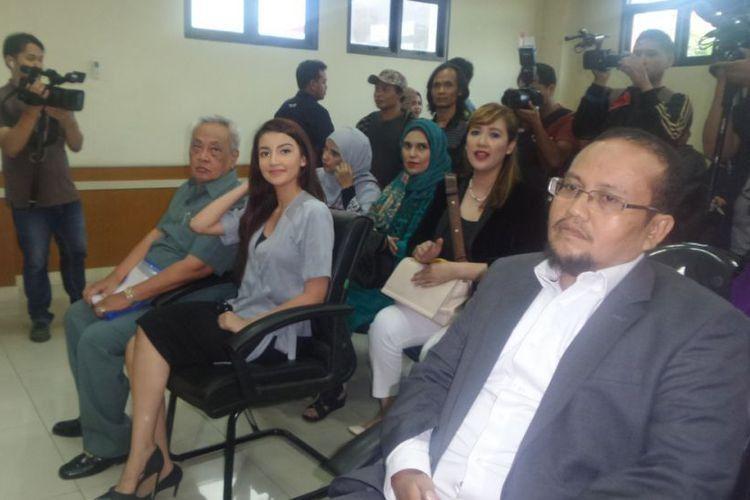 Selain Tsania Marwa, 3 Artis ini Juga Kesulitan Bertemu Dengan Sang Anak Setelah Bercerai