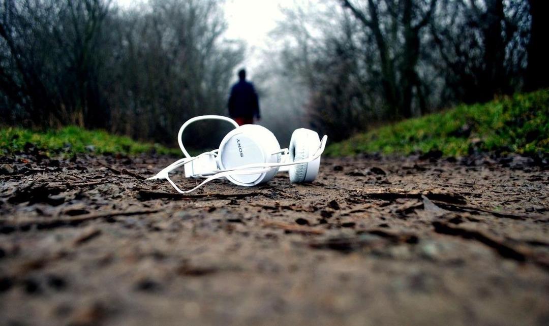 Sebenarnya Headphone atau Headset yang Sering Kita Pakai?