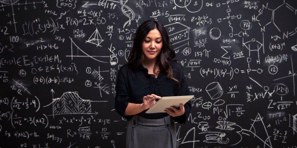 Apa yang Membuat Wanita Cerdas Menarik Bagi Pria?