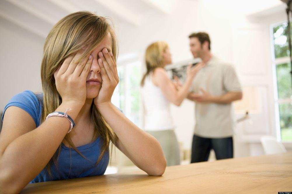 5 Hal Terpendam Inilah yang Selalu Ada di Dalam Lubuk hati terdalam dari Anak Broken Home