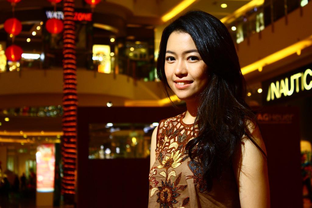 Dea Valencia: Anak Muda yang Lestarikan Budaya Indonesia dengan Batik