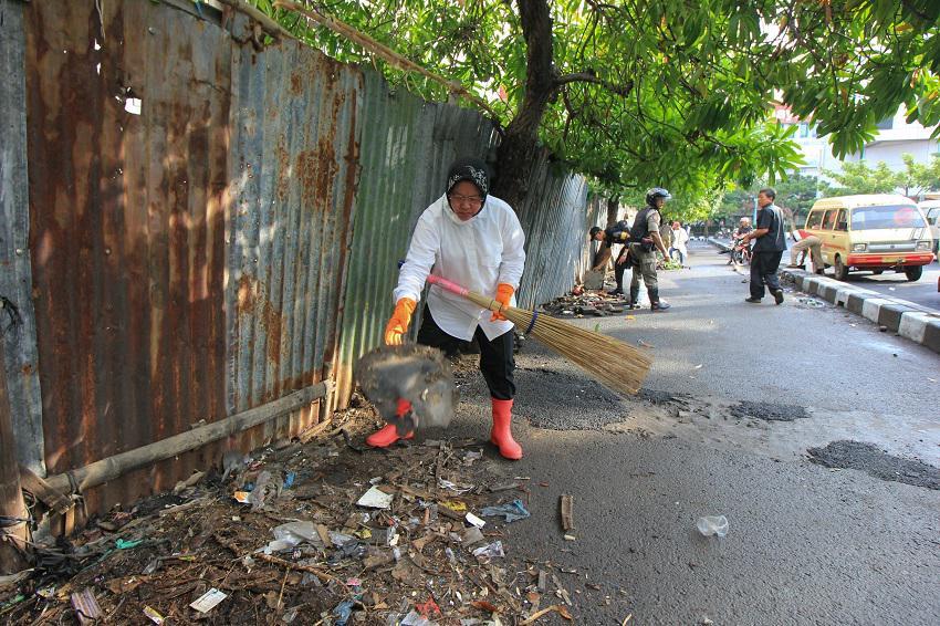 Berkat Usahanya Mengelola Sampah di Surabaya, Risma Diundang Secara Khusus oleh Pangeran William