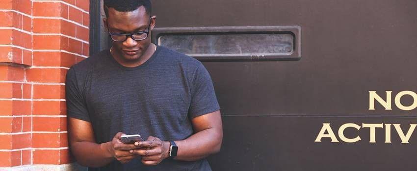 10 Pengguna Smartphone yang Pasti Pernah Kamu Temui Minimal Sekali dalam Hidup