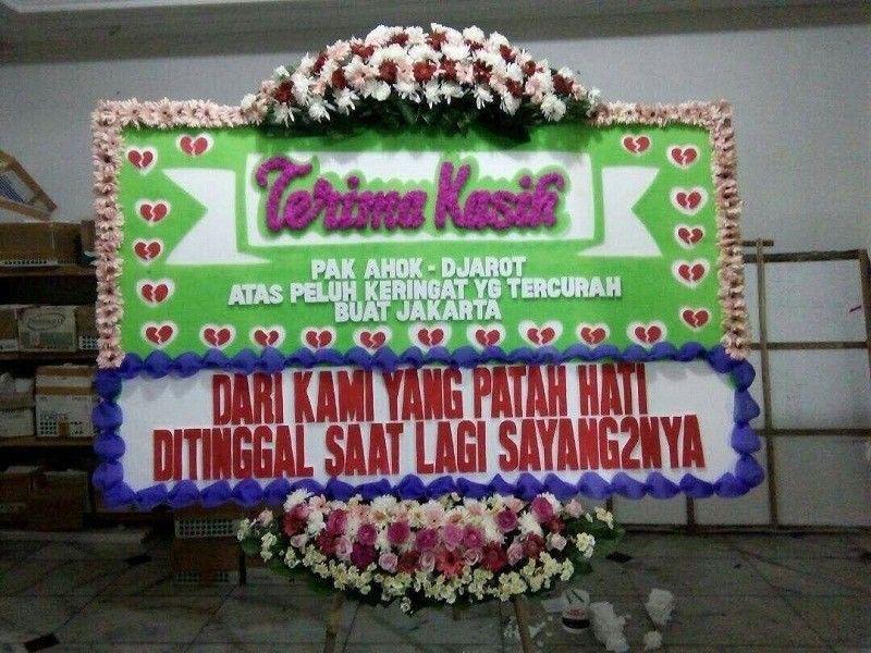 PARADE FOTO: Karangan Bunga Untuk Ahok Ini Bikin Tersenyum dan Baper!