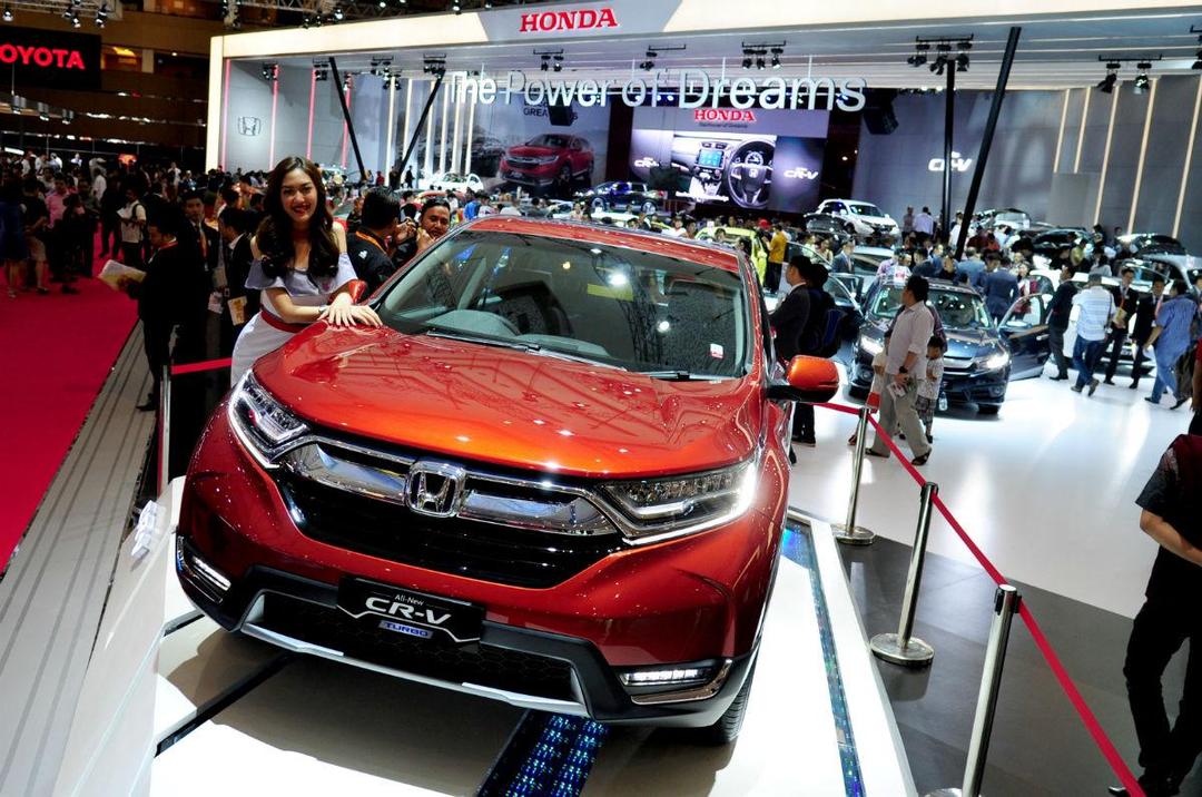 Jadi Pusat Perhatian, SPG IIMS Bisa Raup Rp 10 juta