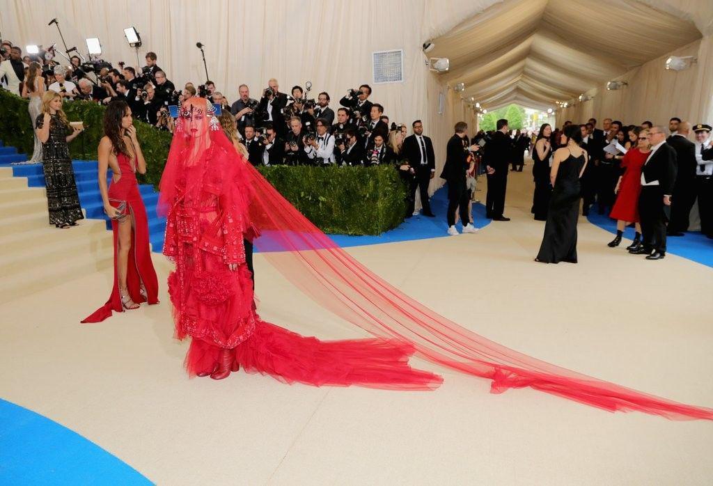 10 Seleb Hollywood Ini Tampil Fantastis di Red Carpet Met Gala 2017