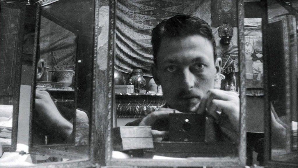 6 Foto Artis "Selfie", Bukti Kalau Swafoto Sudah Ada Sejak Tahun 1960-an