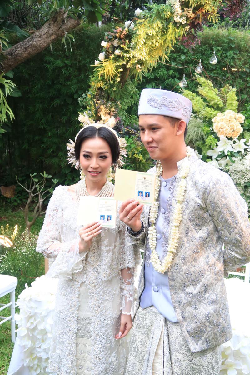 10 Potret Bahagianya Pernikahan Rinni Wulandari dan Jevin Julian