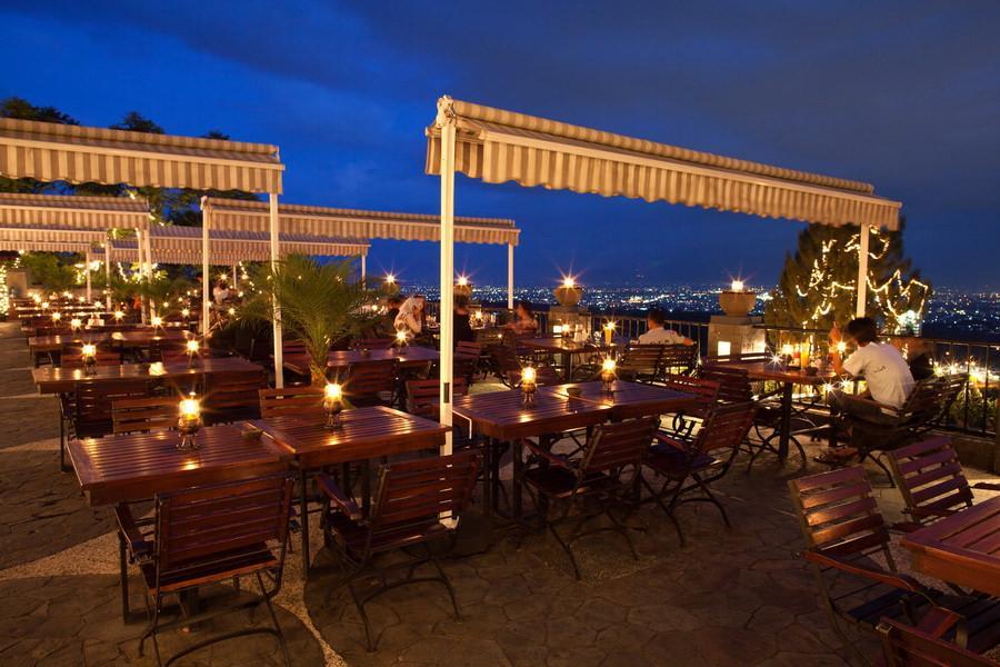 14 Tempat Dinner Romantis di Bandung, Bikin Pasangan Semakin Lengket