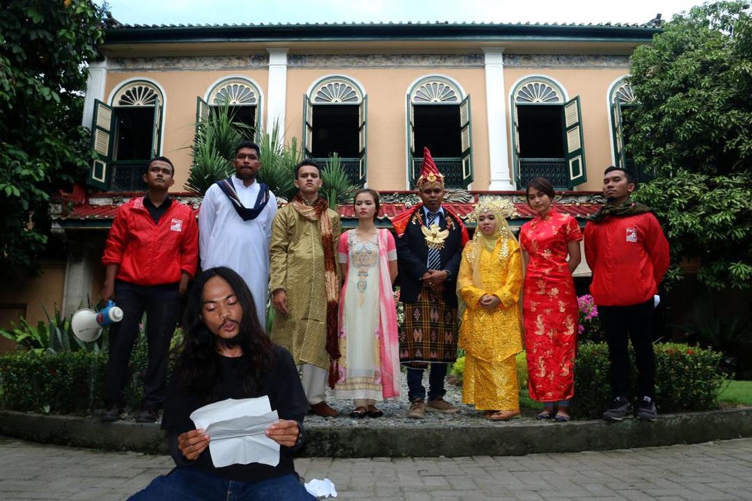 Ayah, Bawa Aku Pulang ke Rumah yang Mendekap Perbedaan