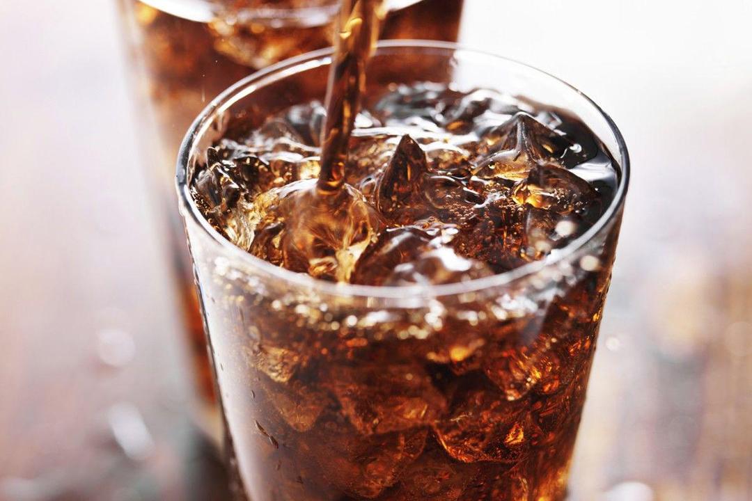 15 Alasan untuk Mengurangi Minum Minuman Bersoda
