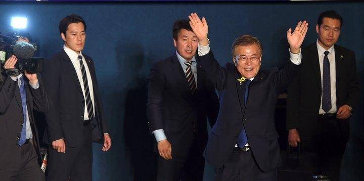 3 Foto Pria 'Misterius' di Deretan Pengawal Presiden Baru Korea Selatan