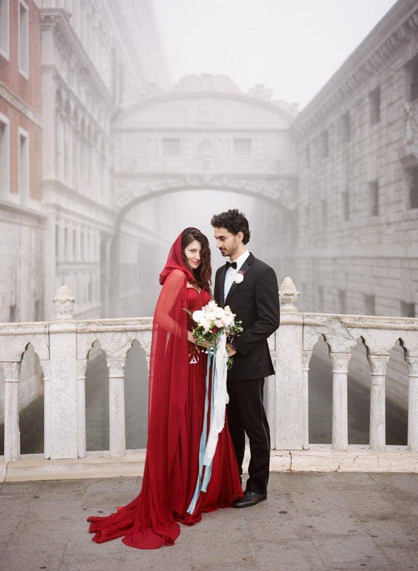 http://chicvintagebrides.com
