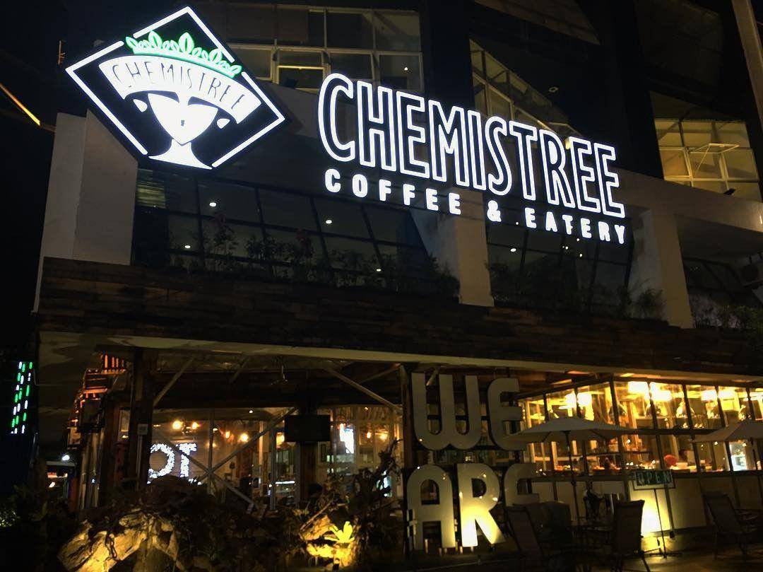 instagram.com/explore/tags/chemistreecafebatam/