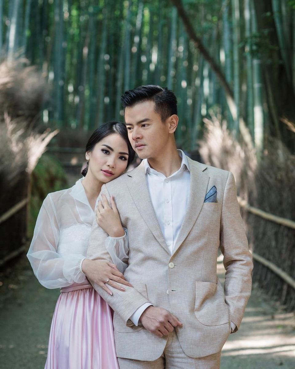 Silakan Mupeng, Inilah Foto Pre-wedding Dion Wiyoko & Fiona Anthony di Jepang