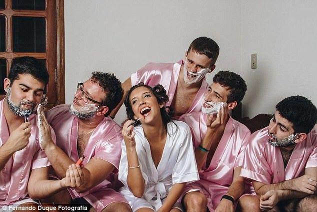 FOTO: Unik, Wanita Ini Lakukan Bridal Shower Sama Teman-teman Prianya
