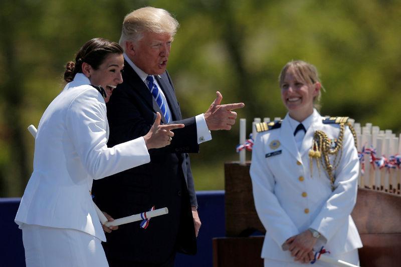 Demi Tembok Pembatas, Trump Pangkas Bantuan Warga Miskin