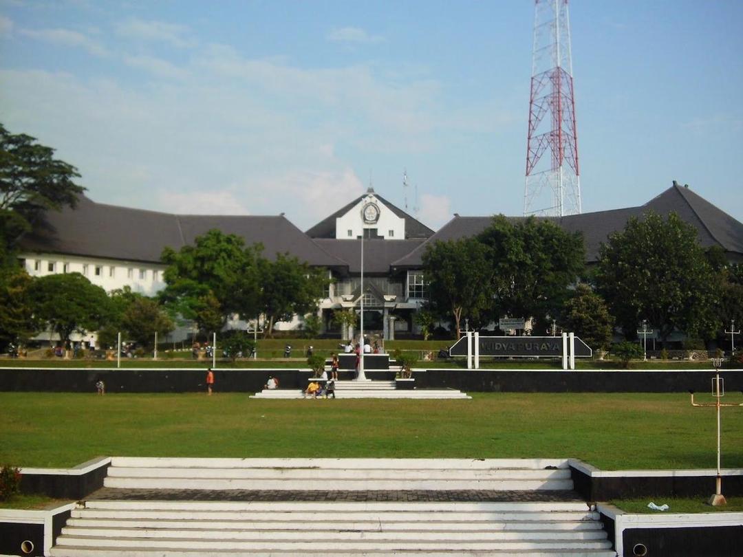 Percayalah, 6 Tokoh Besar Indonesia Ini Ternyata Lulusan UNDIP