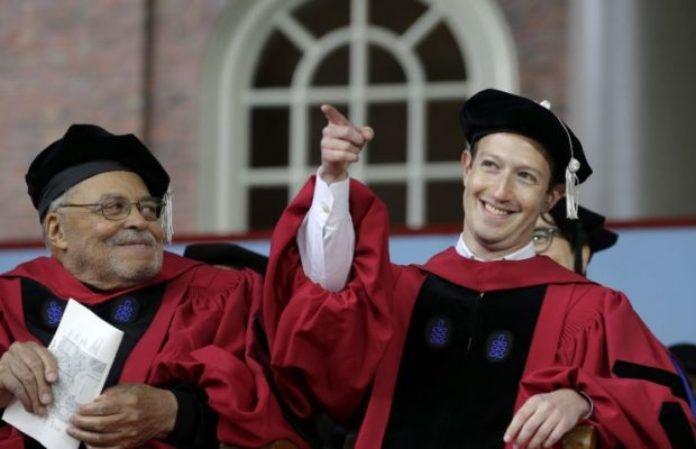 12 Tahun Drop Out Dari Harvard, Zuckerberg Akhirnya di Wisuda