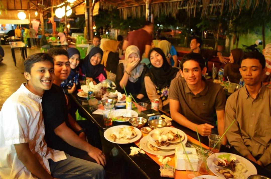 7 Kebiasaan Unik Remaja Indonesia di Hari Pertama Puasa