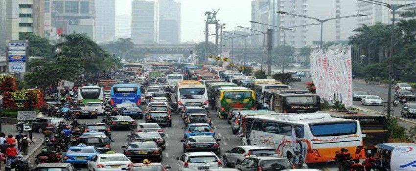 Terjebak Macet, Siapkan 4 Makanan Sehat Ini!
