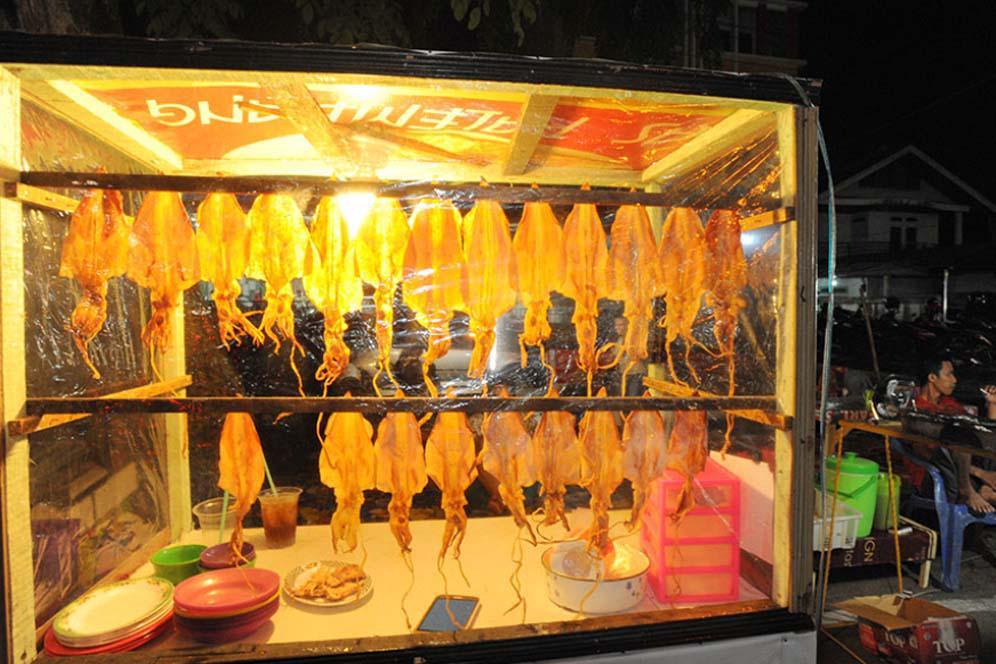 Hanya Saat Ramadan, Kamu Bisa Temukan 7 Pedagang Musiman Ini