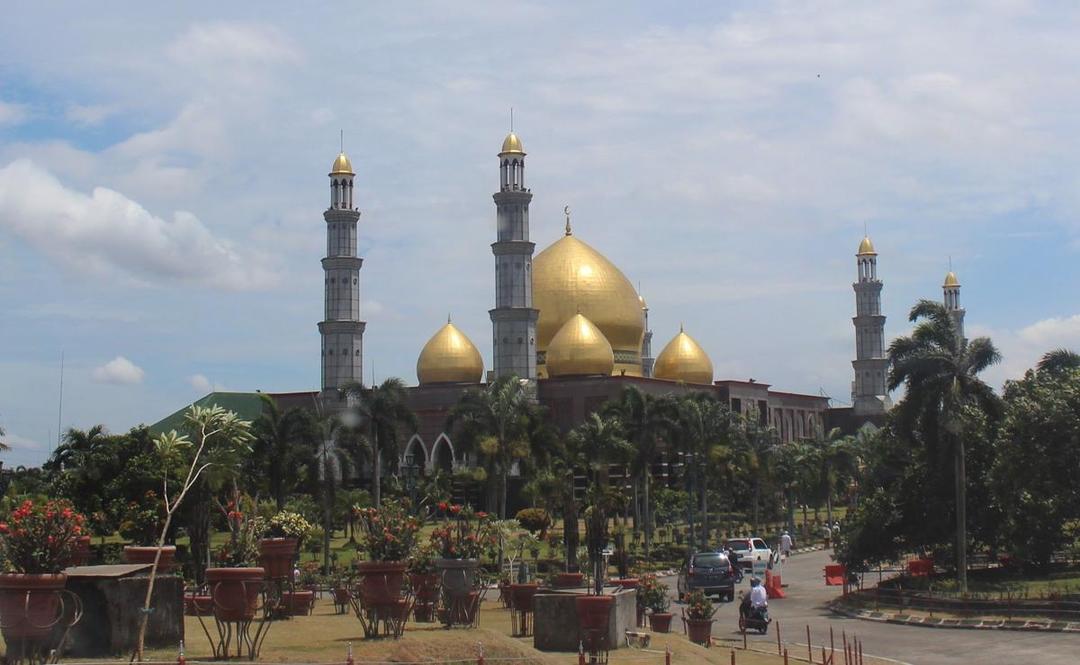 Mengenal Lebih Dekat Masjid Berkubah Emas Depok