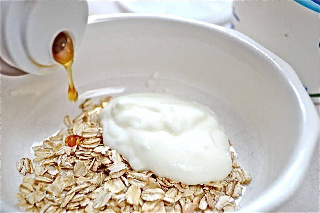 http://livingprettynaturally.com/momssecretfacemask/