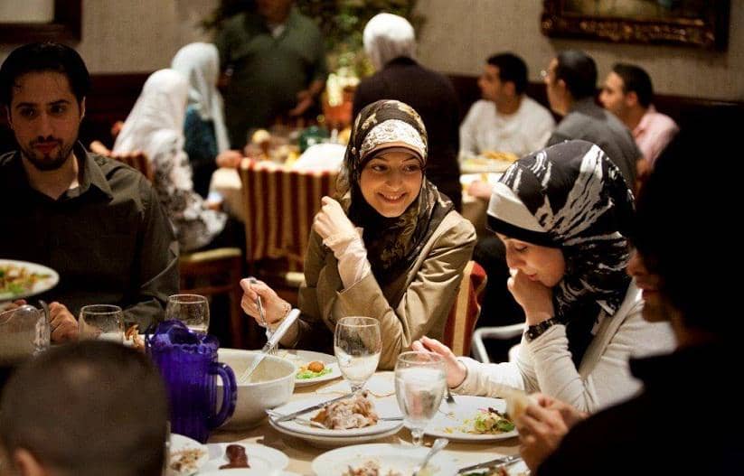 Gak Cuma Temu Kangen, Ternyata Buka Bersama Punya Banyak Manfaat Lho!