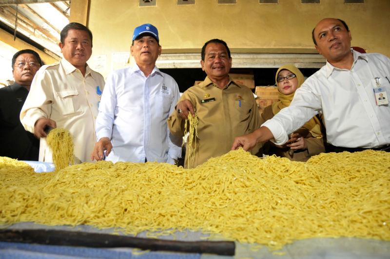 Selain Berbahan Limbah, Polisi Juga Temukan Mie Berformalin