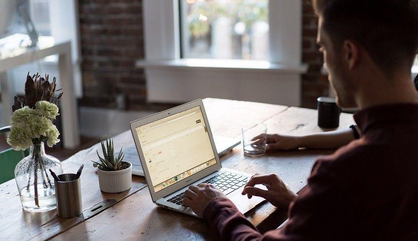 Ajak Teman Jadi Penulis di IDN Times Community dengan Promo Refer a Friend