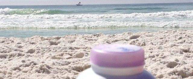 Kenapa Kamu Harus Bawa Bedak Pas Liburan Pantai Berikutnya