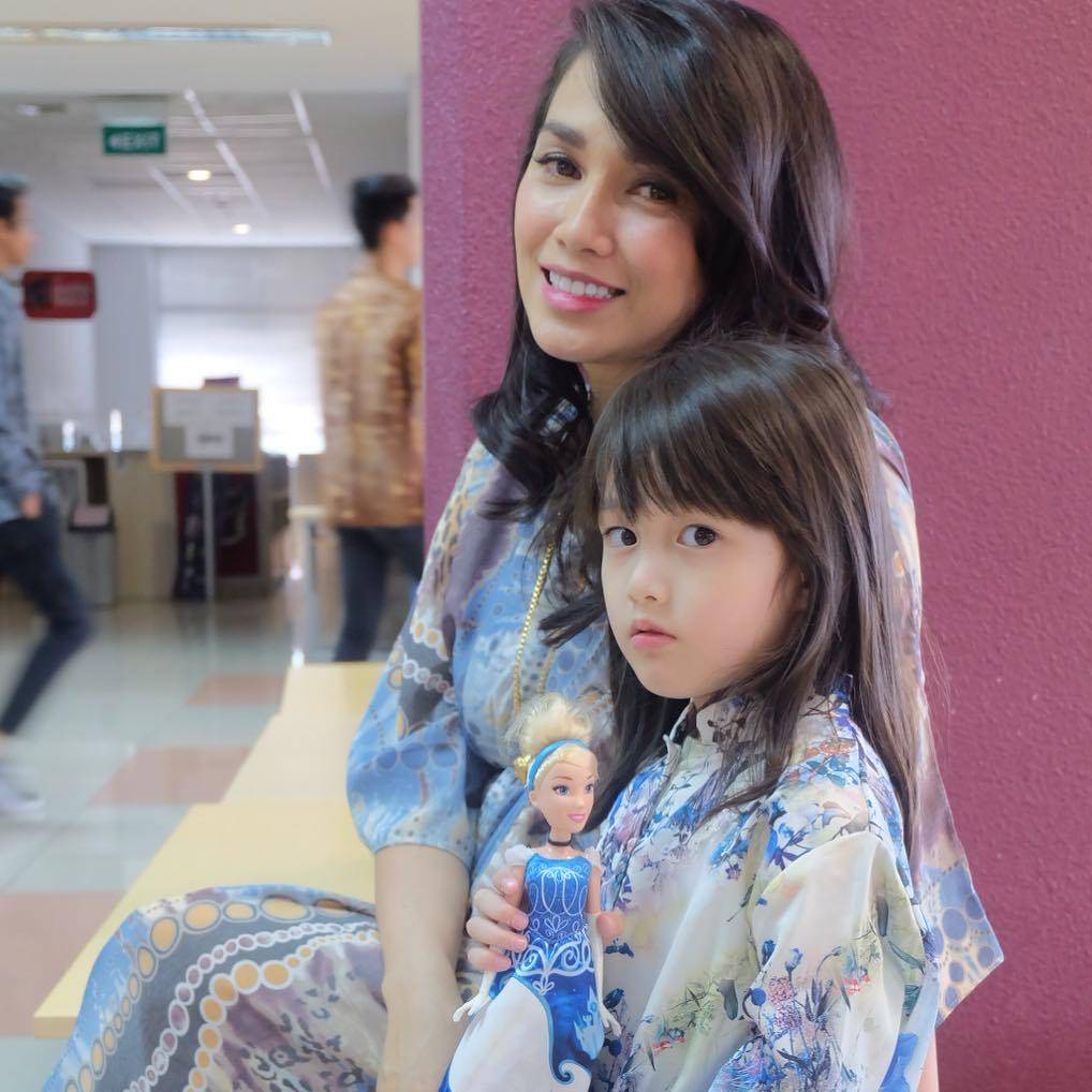 10 Gaya Elea, Anak Ussy Sulistiawaty yang Mirip Bintang Korea
