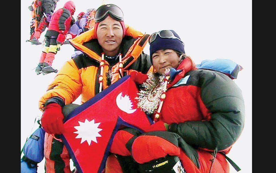 Menikah di Puncak Everest, Pasangan Ini Membuat Rekor Dunia Baru