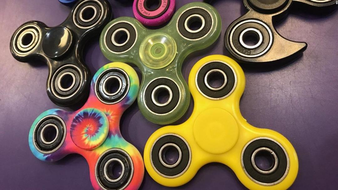 Sebelum Fidget Spinner, 10 Benda Ini Pernah Hits Tahun 2000!