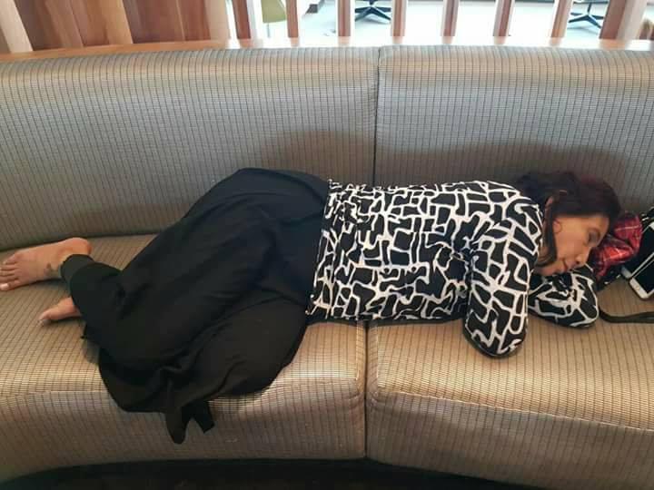 Tertidur di Bandara, Foto Susi Viral