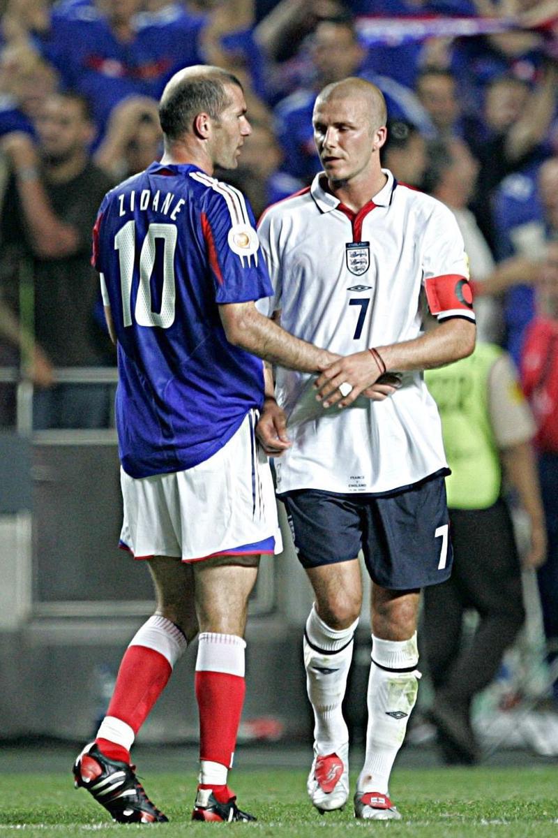 10 Pesepak Bola Era 90 yang Keahliannya Sulit Ditemui Saat Ini