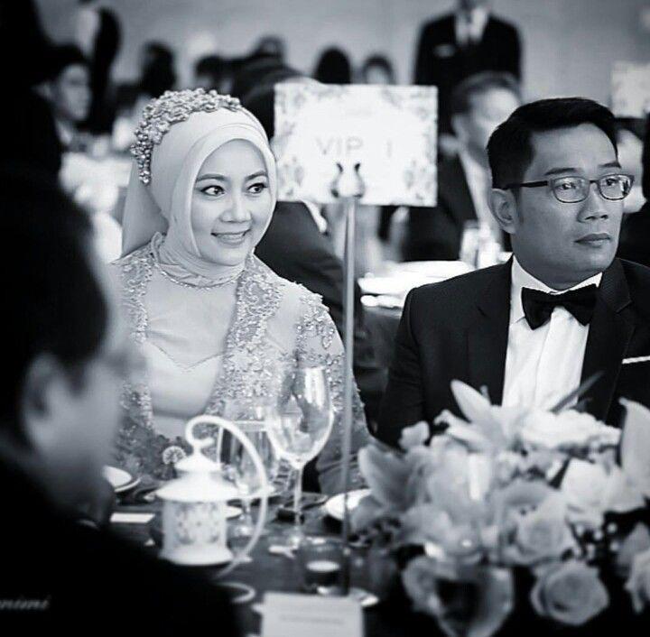 12 Potret Kocak dan Romantis nya Ridwan Kamil di Instagram