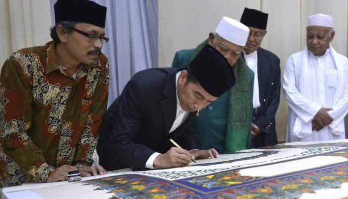 Ada Tulisan Jokowi, Ini Uniknya Alquran Raksasa Wonosobo